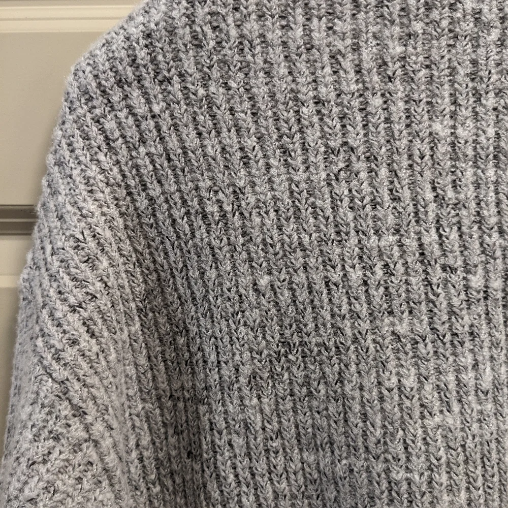 Garage Cropped V-neck Relaxed Fit Sweater- size P/small